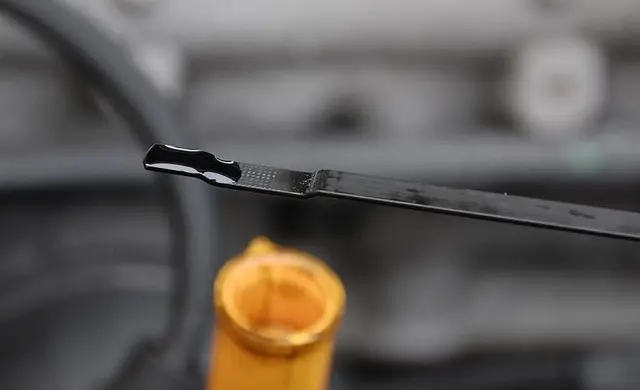 Почернело масло в двигателе. Хорошо или плохо?